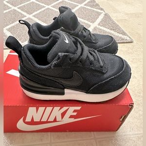 Toddler Boys Black Nike Sneakers